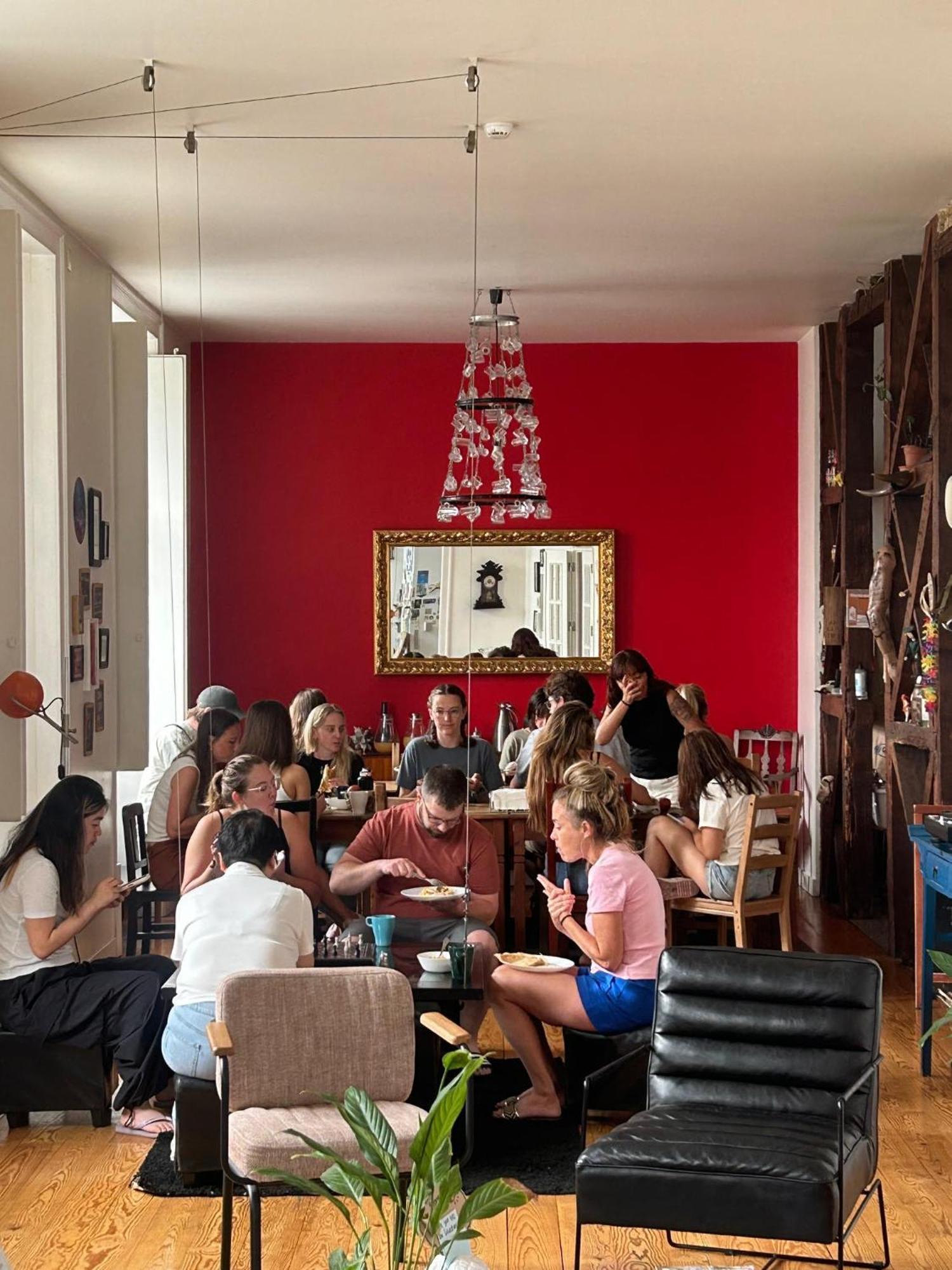 Hostel Living Lounge *